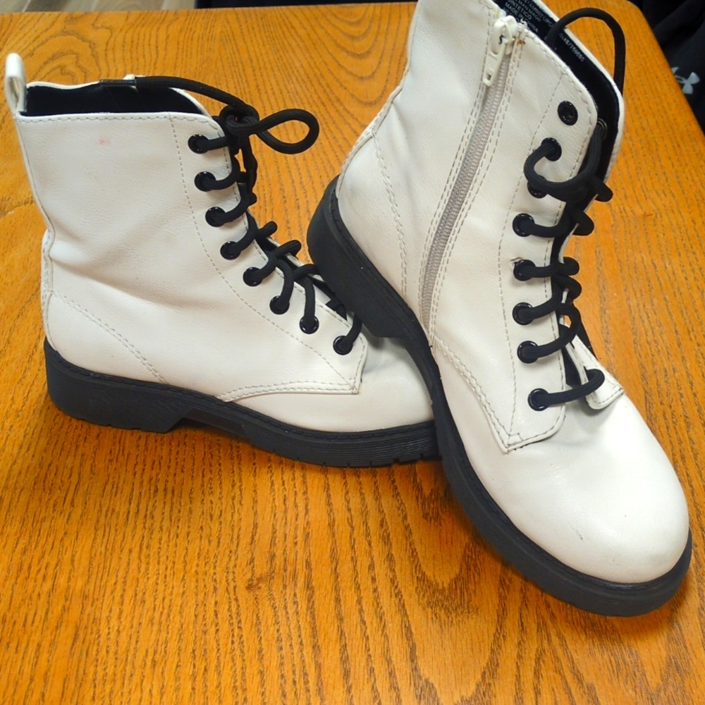 Time and Tru Boots